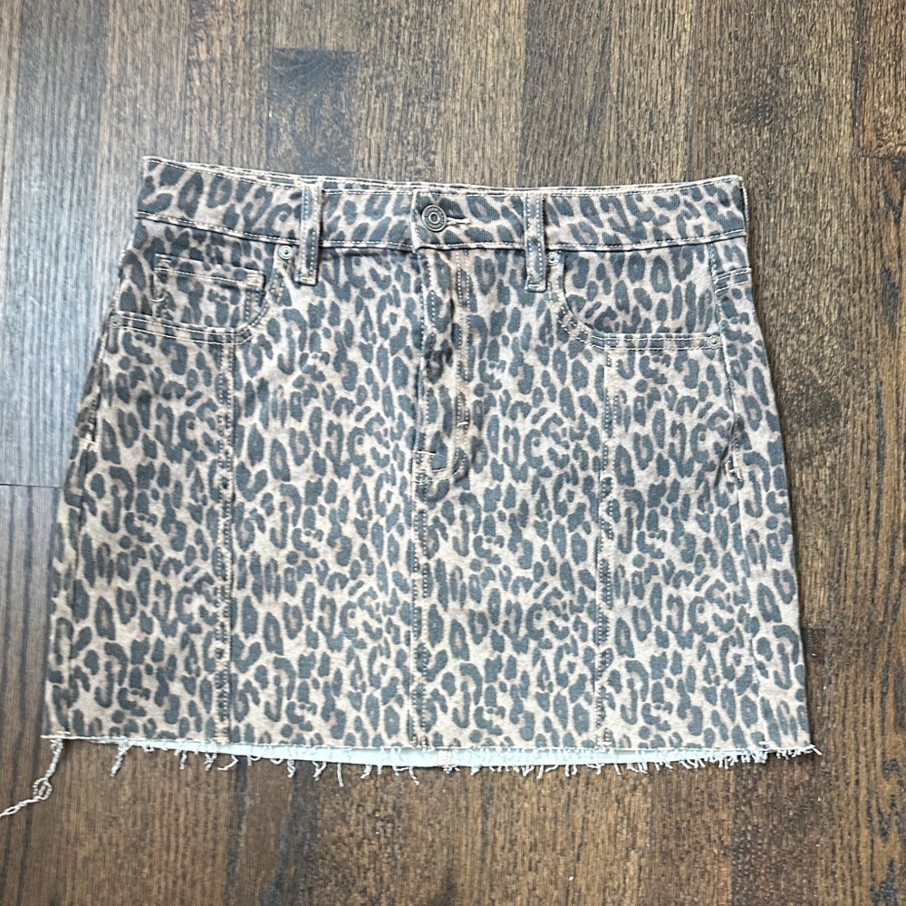Hidden brand leopard print skirt. With stretch